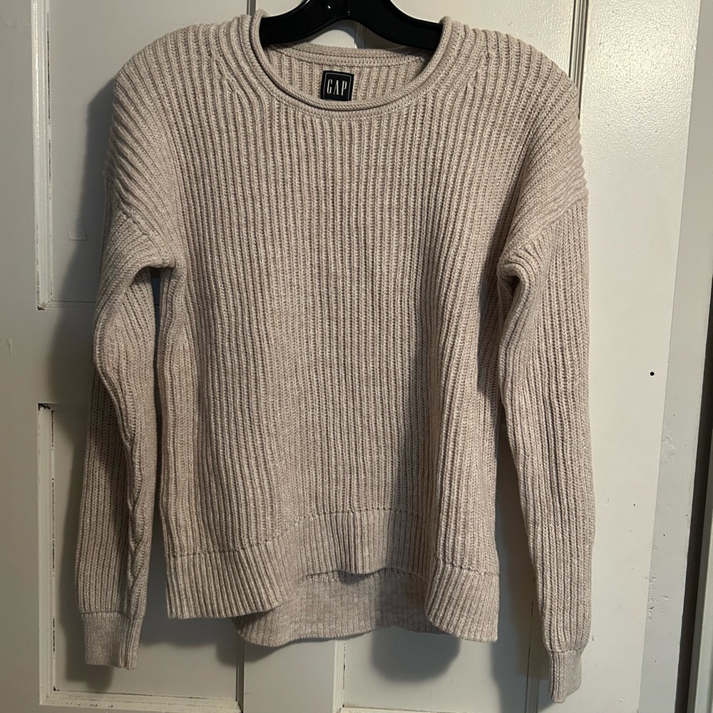 GAP V-Neck Ribbed Sweater in beige/light tan